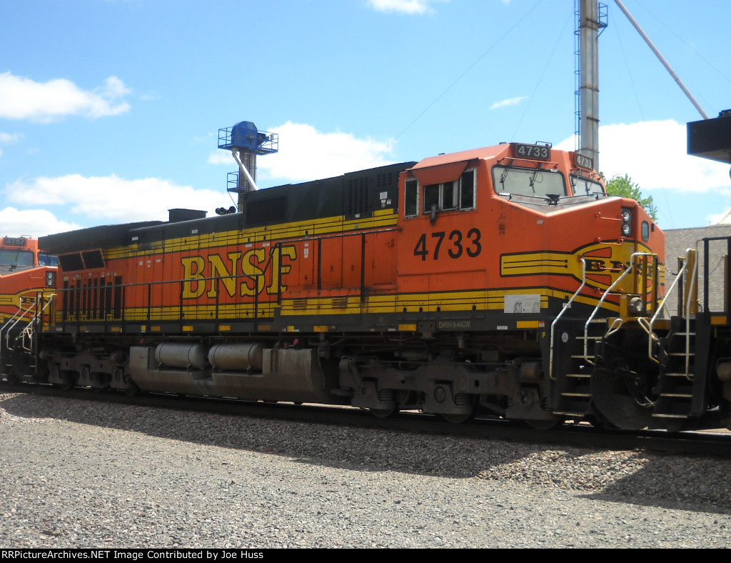 BNSF 4733